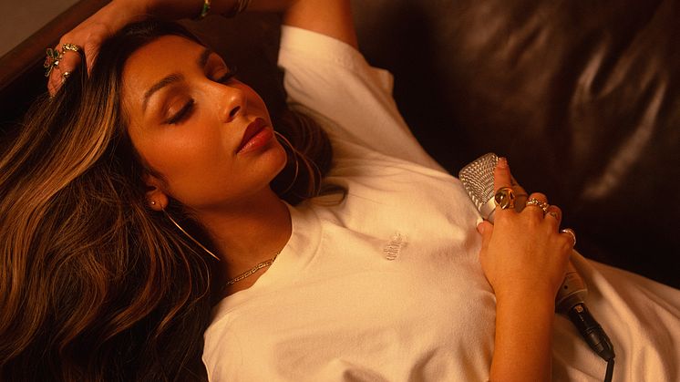 Sveriges R&B-talang Steph K är tillbaka med intima singeln ”Henne”