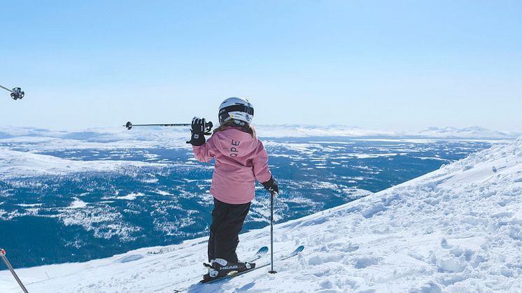 Nyhet! SkiStar främjar hälsa och gemenskap med gratis säsongspass för ungdomar och seniorer i Åre
