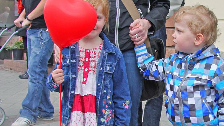Ballongutdelning till barn Foto Dest Läckö-Kinnekulle.jpg