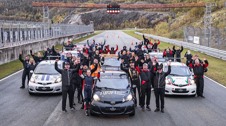 Fra verksted til racerbanen: Nordviks lærlinger viser vei for fremtidens bilbransje. Foto: Nordvik Gruppen AS.