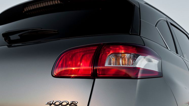 Världspremiär för robusta kompaktsuven Peugeot 4008