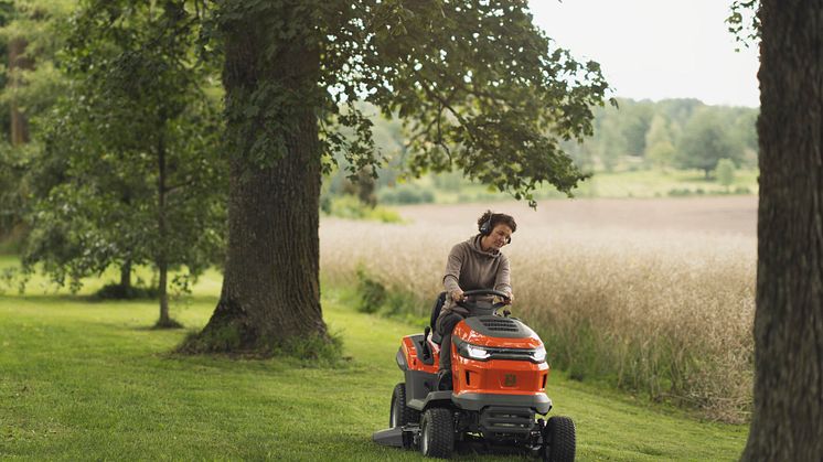 Husqvarna presenterar helt ny serie trädgårdstraktorer – för mer effektiv och bekväm klippning 