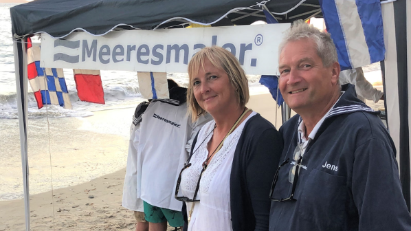 Malen mit den Füßen im Sand © Meeresmaler.png