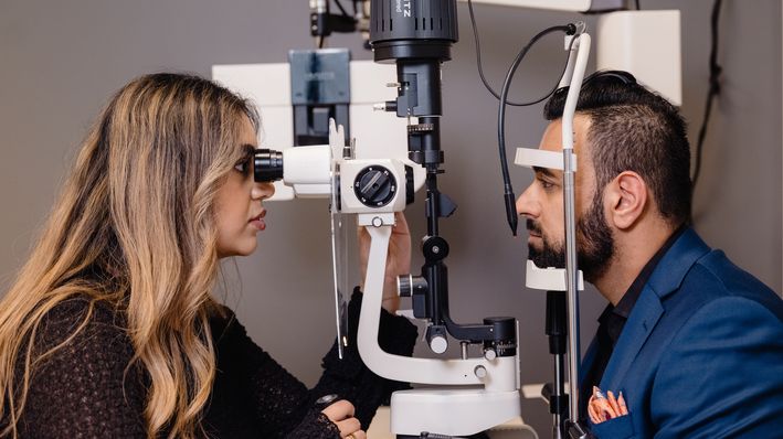Synen förändras genom livet. På World Sight Day uppmanar Synsam till regelbundna synundersökningar för att upprätthålla en god synfunktion och ögonhälsa.