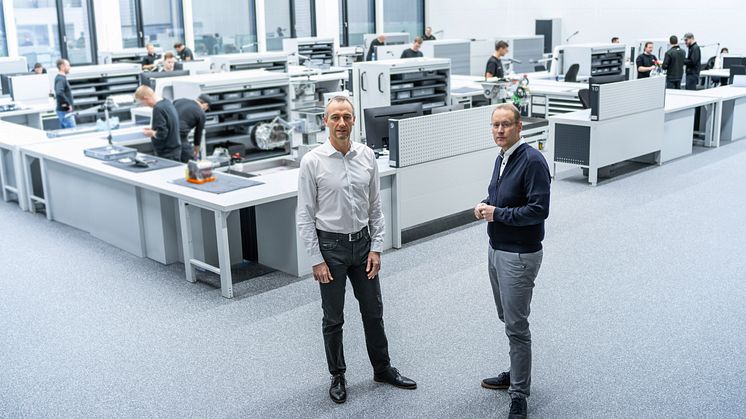 Adam Baker (left) and Stefan Dreyer (right) in one of the workshops for the combustion engine.jpg