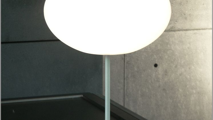 Eggy Pop bord/golv. Armaturen i polyeten för de nya ljuskällorna.