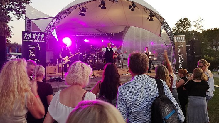 Open Air mit TRUE COLLINS im Emmerauenpark in Lügde