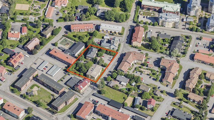 Planområdet ligger norr om Charlie kiosk på Teg. Markerat med rött i bilden. 