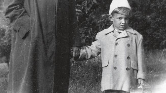 En pojkes uppväxt i ett Sverige som inte längre finns:  "En gosse gick på vägen" av Kenneth Wadström
