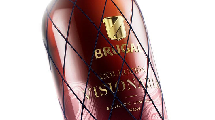 Brugal02_BottleCloseup_150424.png