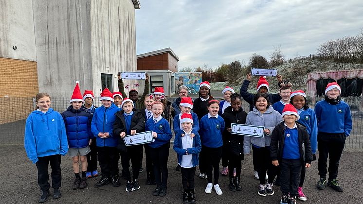 Saracen Primary children off to the pantomime