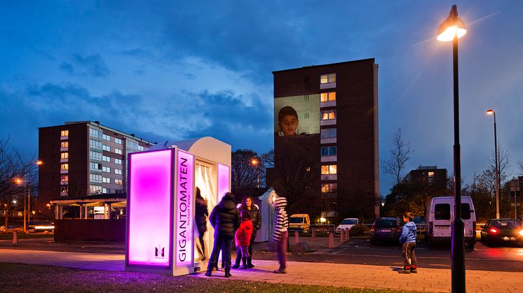 Nöjda och trygga besökare under Stadens ljus: Rosengård!