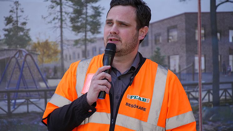Dennis Ramberg vid Norra Hallsås skola april 2025