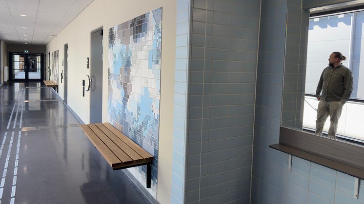 Mosaik av Eva Beierheimer i gången som leder till omklädningsrummen 2.jpg