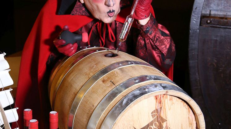 Auerbachs Keller - Mephisto mit dem Jubiläums "Aquavit 500"