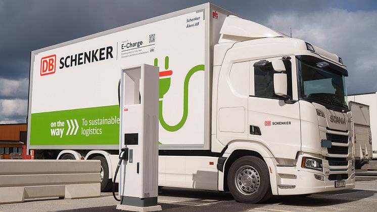 I Sverige samlar vi kunskap om elektrifieringen av tung trafik genom E-Charge-projektet, där vårt deltagande leds av DB Schenker Consulting.