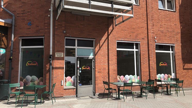 Glass i stora lass i Huddinge Centrum