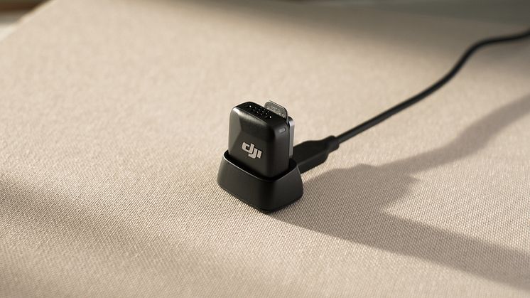 DJI Mic Mini Transmitter (Infinity Black)+DJI Mic Mini Transmitter Charging Dock- Dock Charging.jpg