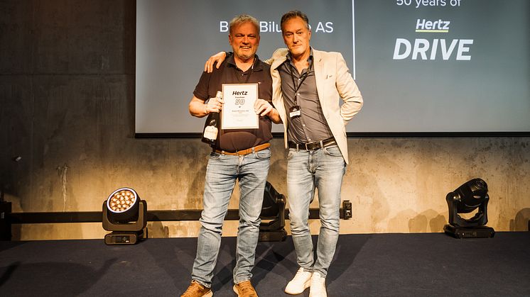F.v. Gøran Imingen Daglig leder Hertz i Bodø, og Trond Grønbeck, Chief Licensee Network Officer i Hertz Norge