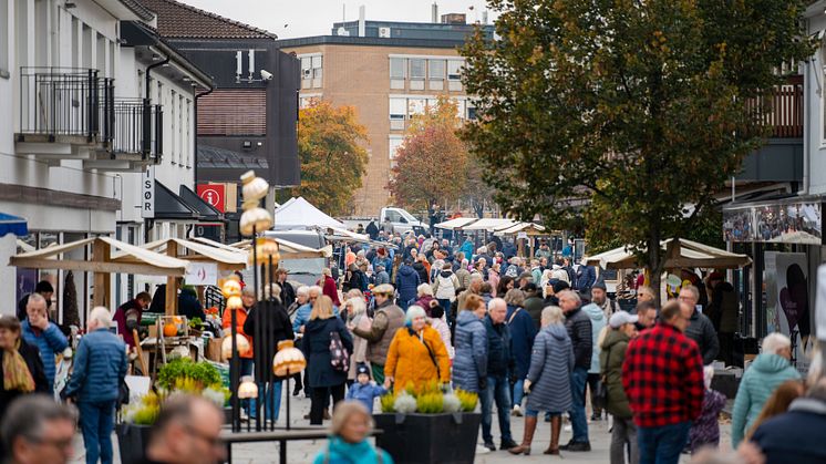 Yrende liv i gatene i Brumunddal - FOTO HansHaug_VisitØstNorge.jpg