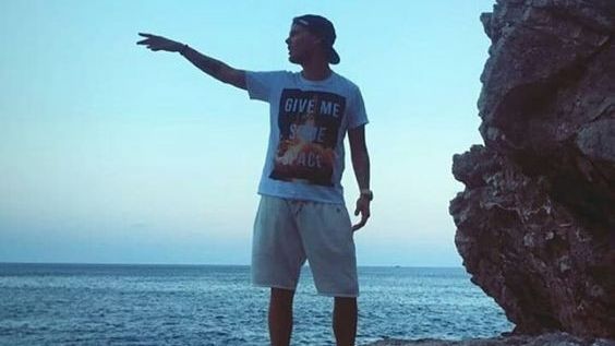 T-shirt "Give me some space" 