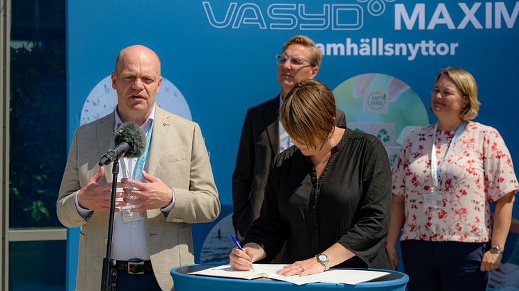 MAXIMA signering_Katrin_Stjernfeldt_Jammeh