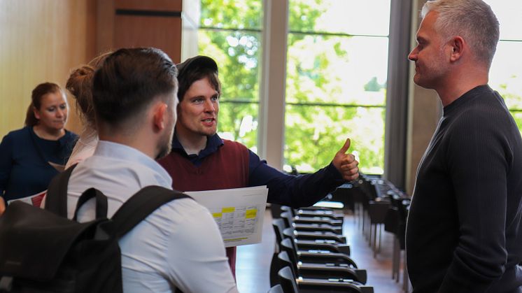Handelslehranstalten Lohne zu Besuch an der Universität Vechta – Wirtschaftsstudium zum Anfassen und mit Turbo-Effekt