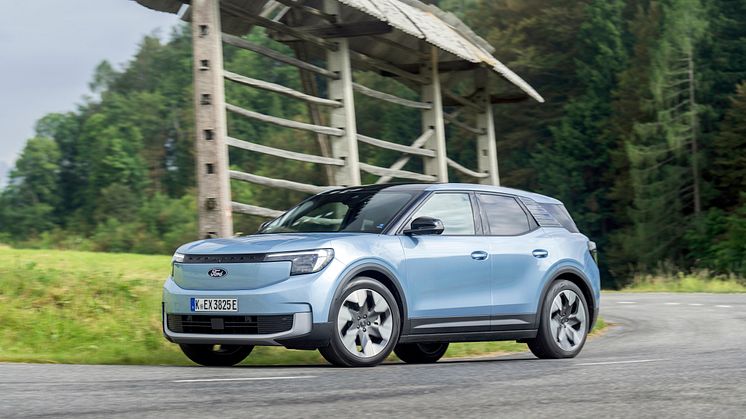 FORD EXPLORER ARCTIC BLUE 2024 (10).jpg