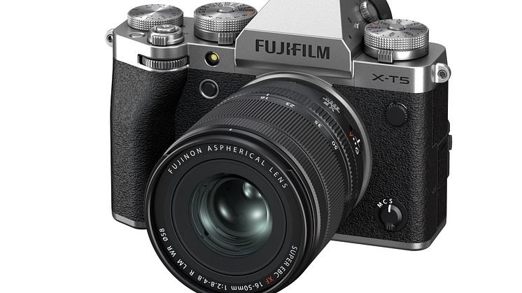 XF16-50mm_leftDiagnal_X_T5_silver.jpg