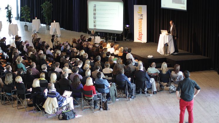 Adam Vincenzini med koncentrerad publik på Mynewsday Malmö