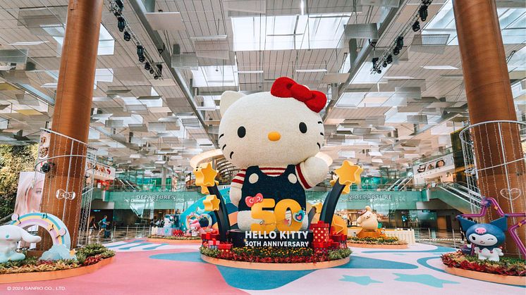 Step into Terminal 3 Departure Hall and be amazed by a breathtaking 8-metre-tall  Hello Kitty topiary, surrounded by her beloved friends
