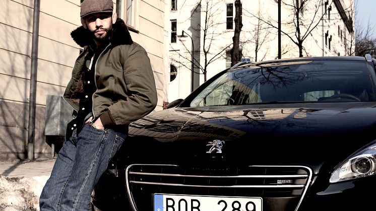 TV-profiler kör Peugeot - 508 mil mot hemligt mål ut i Europa. 