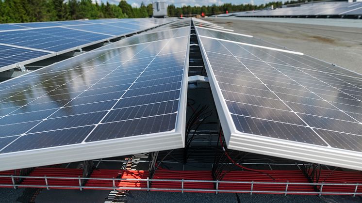 Weland Stål och OKQ8 i solenergisamarbete