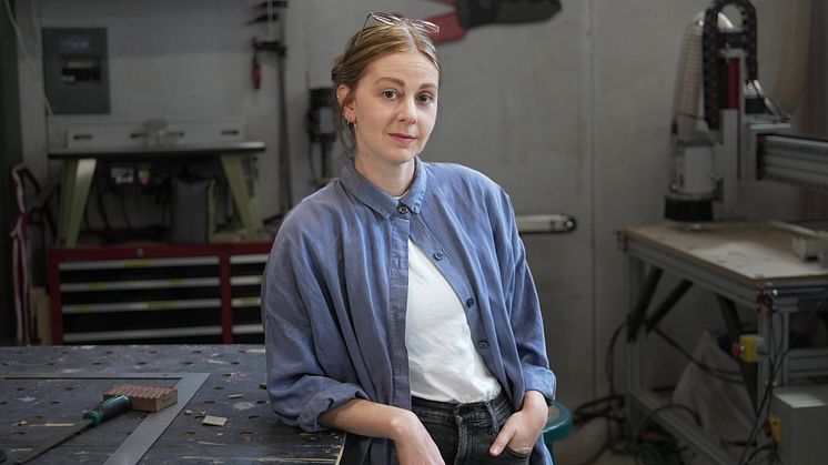 Fredagen 21 mars ger Simone Giertz föreläsningen ”How I made a career out of building useless things” på Högskolan i Skövde.
