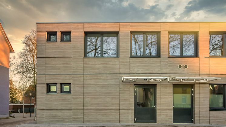 Adapteo_2023_Schule_Sarstedt_Außennansicht-5.jpg