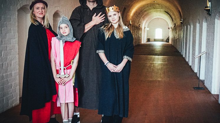Familj på guidad visning Vadstena Klostermuseum