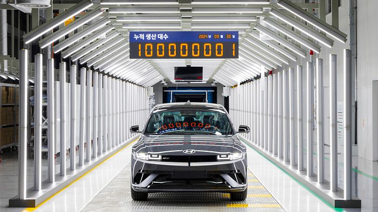 Bil nummer 100 000 001 produsert av Hyundai, en IONIQ 5. Foto: Hyundai Motor Company