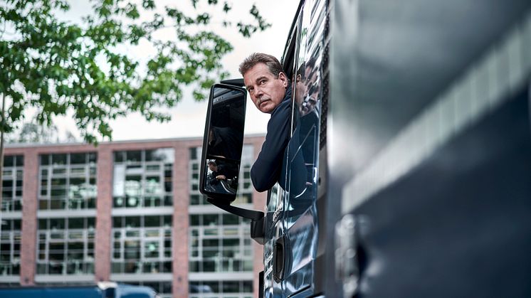Mit der elektrohydraulischen Hilfslenkung ARC ist ein souveränes und noch schnelleres Rangieren des Trailers möglich - vorwärts wie rückwärts. 