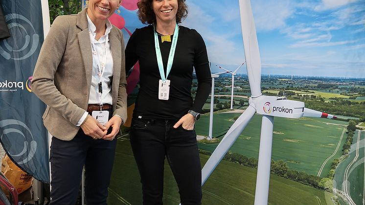 Katharina Beyer, Vorständin bei Prokon, und Alma Spribille, Geschäftsführerin bei WEtell beim Impact Festival 2024.