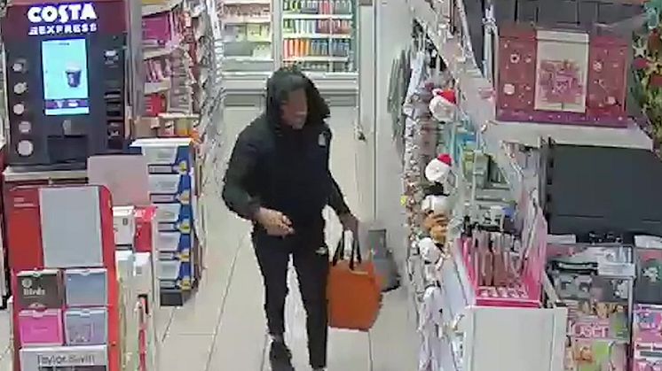 CCTV_from_the_shop_and_body-worn_video_of_the_arrest.mp4