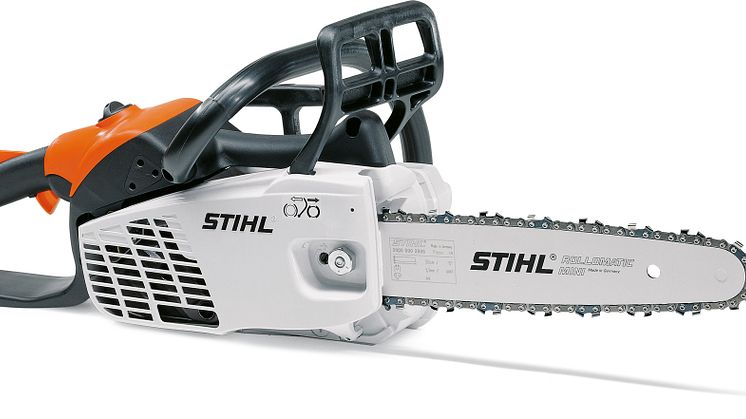 Nå lanserer STIHL en ny motorsag,  som er lett på flere måter