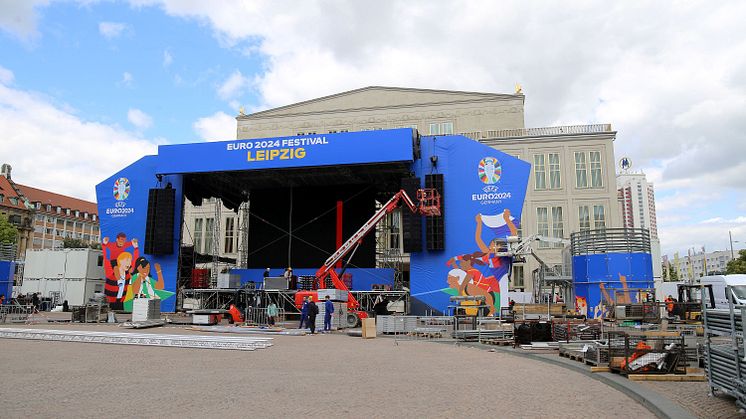 Fan Zone Augustusplatz - Aufbau der Hauptbühne