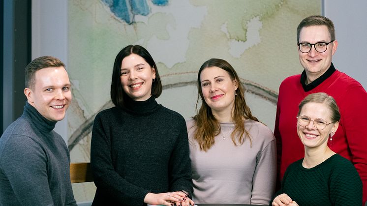 Vi hjelper våre kunder med å komme i gang med sitt bærekraftsarbeid, utvikle bærekraft og rapportere om det til interessenter/ Bærkraftsteamet på Greenstep