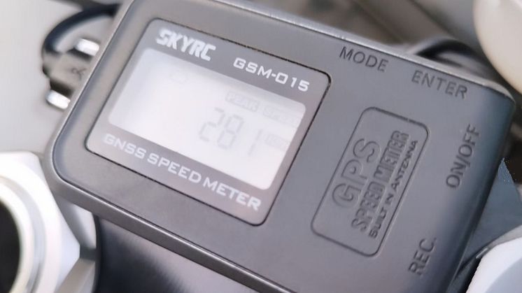 Hur många km/ h ökar Kristian med?