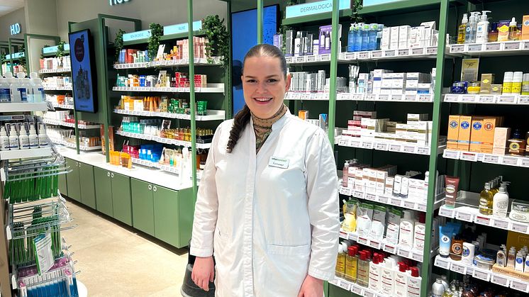 «Juleplager»: Siri Valen Egeland, farmasøyt ved Vitusapotek Byporten, forteller at det er typisk at sykdom og «juleplager» slår til i julen.
