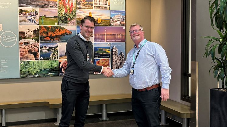 Från vänster: Oskar Andersson, säkerhetschef Malmö Airport och Jonas Bengtsson, regionchef Avarn Security.
