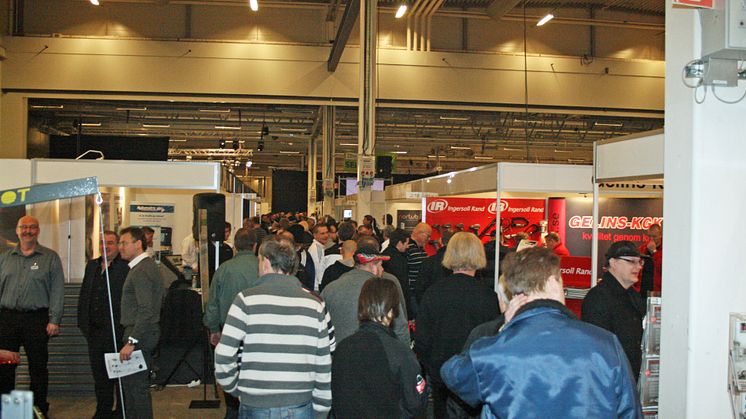 Fullt hus på Fordonsverkstadsmässan i Stockholm