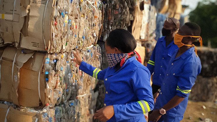 Inside Equity Fund investerade i Alpha Polyplast, ett zambiskt företag som specialiserar sig på återvinning av plastavfall, för att öka dears kapacitet att återvinna plastavfall i hela landet. Foto: Alpha Polyplast