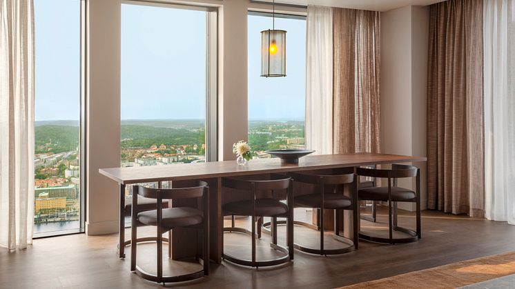 Sky-level-suite-table-clarion-hotel-karlatornet.jpg