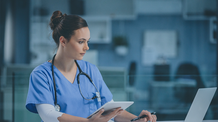 Junge Ärztinnen und Ärzte erhalten in ihrer Ausbildung kaum Einblick in die alltäglichen Belange der ambulanten Versorgung.